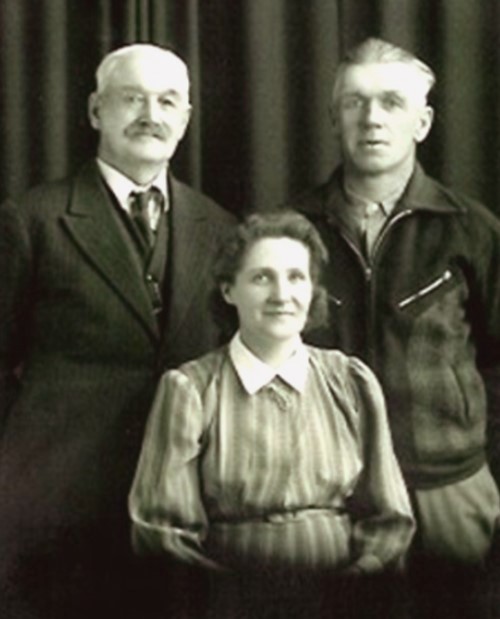 Enos and Lily with Enos's father William Frederick Hogue in 1942