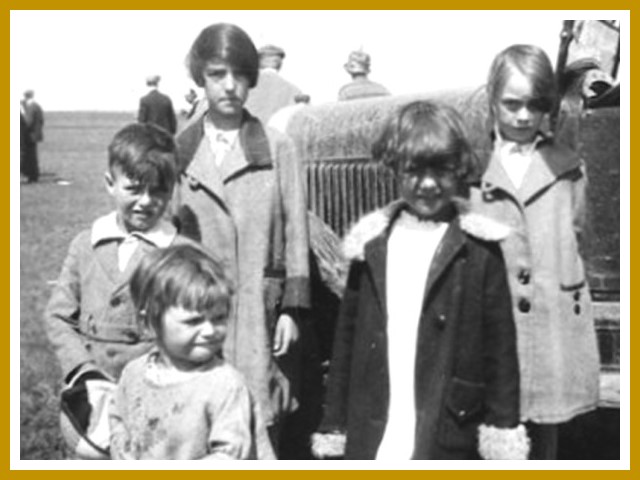 Gordon with 1st cousins Myrtle, Pat, & Mildred